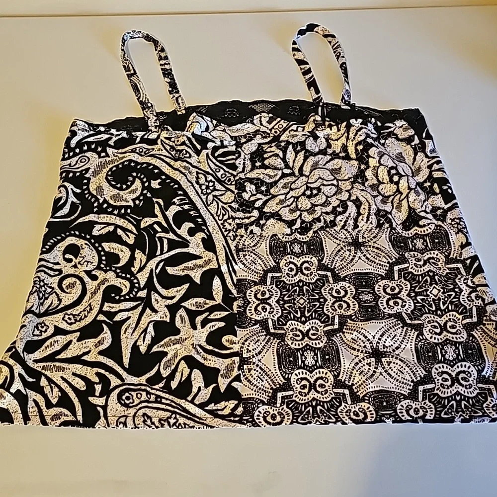 Chicos Silk Lace Trimmed Stretch Camisole Tank Top‎ Sz 1 Black/Silver - Picture 4 of 8